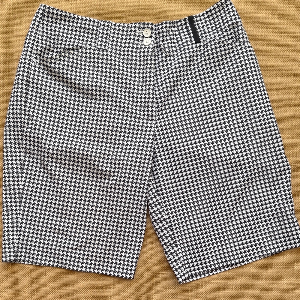 EUC NikeGolf Black and White Houndstooth Women's Shorts